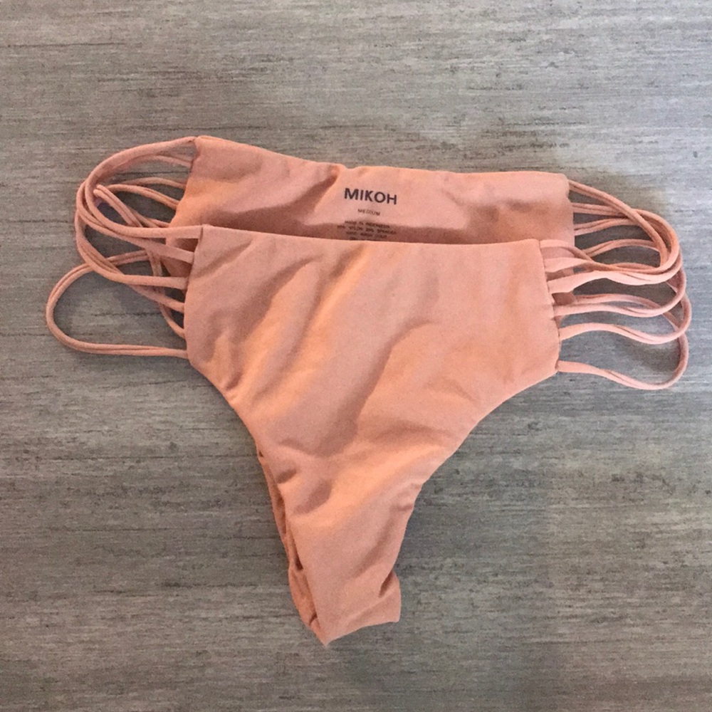 Brand new Mikoh bottoms. Perfect condition.